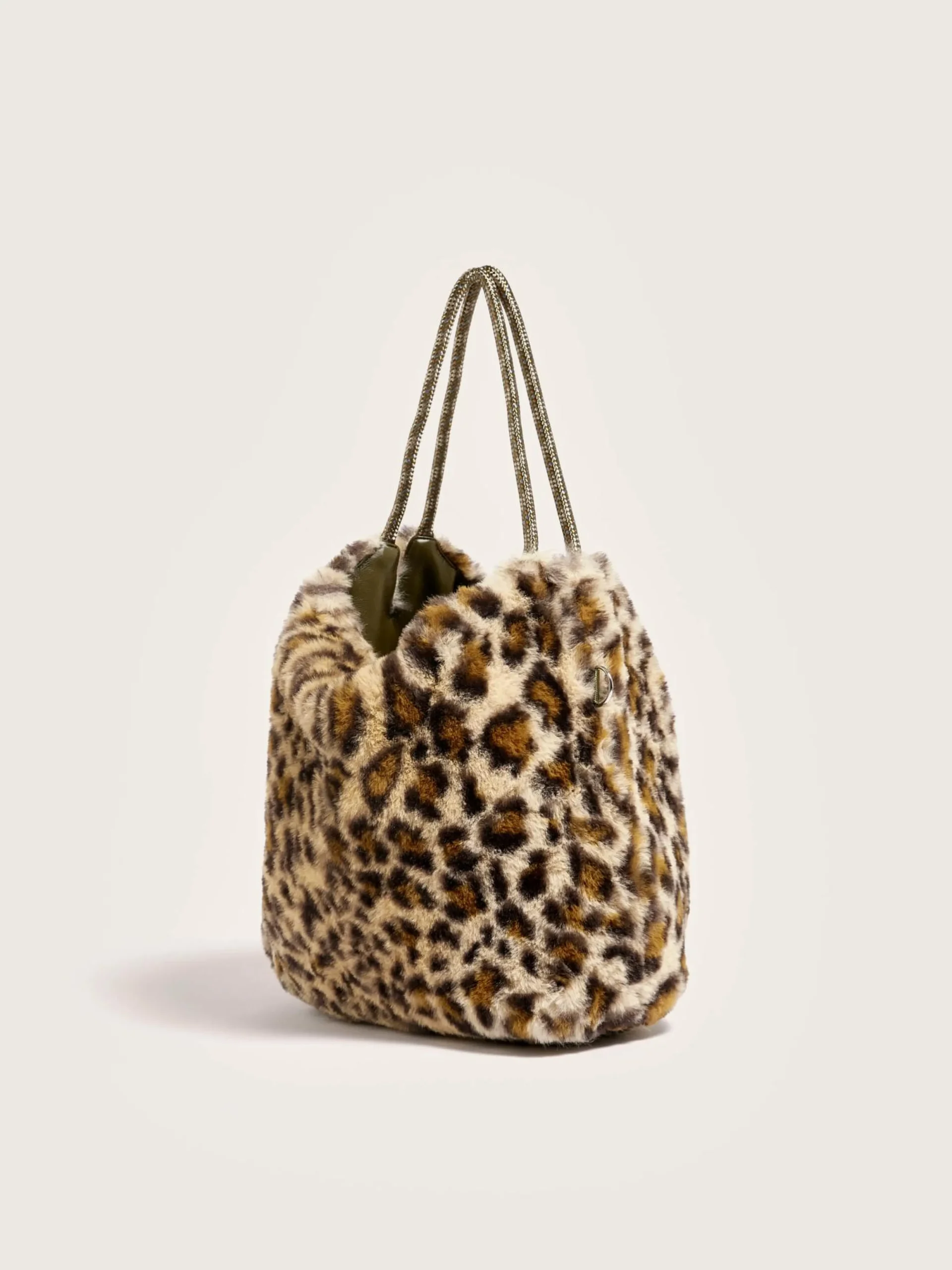 Helmin Tas