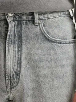 Peeg Tapered Jeans